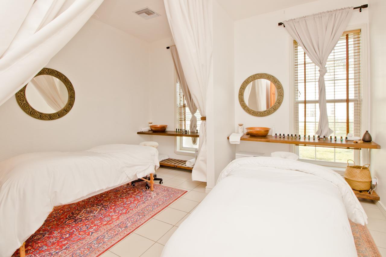Banyan Bay Suites San Pedro  Ngoại thất bức ảnh